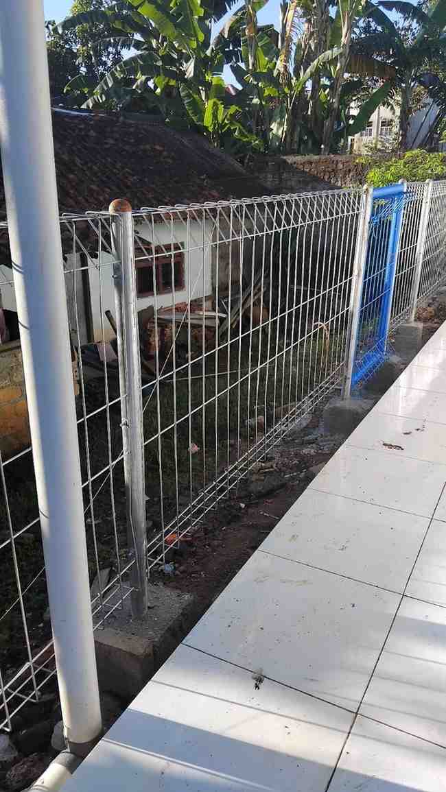 proyek pemasangan pagar brc di bogor oleh tim indolasbaja