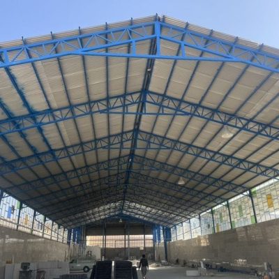 Fabrikasi dan ereksi rangka atap baja WF gudang Industri berkualitas tinggi