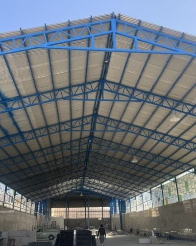 Fabrikasi dan ereksi rangka atap baja WF gudang Industri berkualitas tinggi
