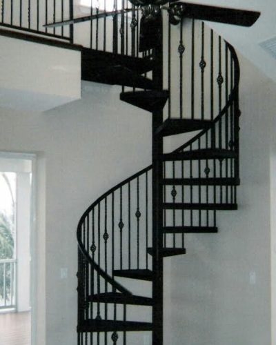 Jasa pembuatan tangga putar besi minimalis dalam ruangan di Cibubur