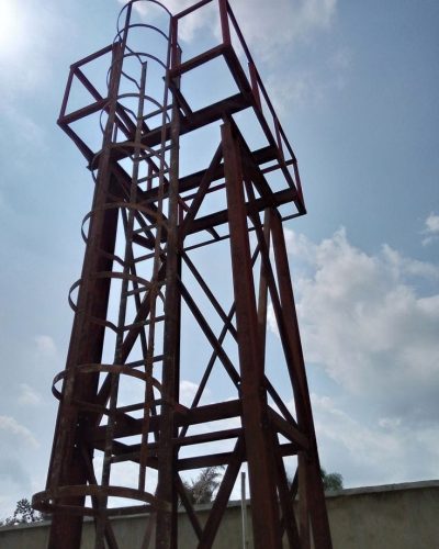 Proses pemasangan tiang toren di bogor